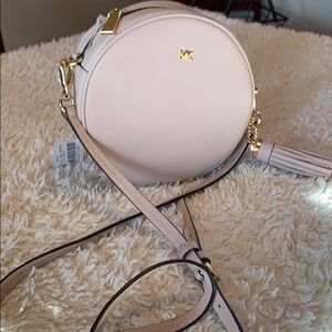 round michael kors bag